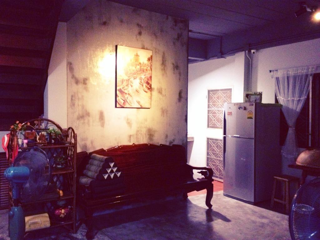 Mon Lodge & Yoga Donmueang Bangkok Bagian luar foto