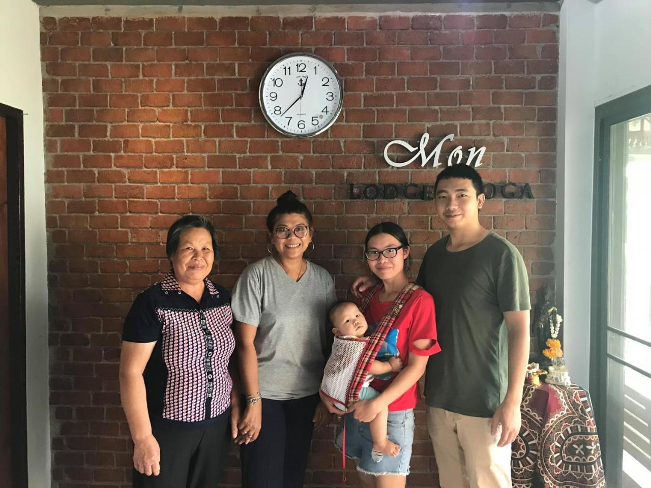 Mon Lodge & Yoga Donmueang Bangkok Bagian luar foto