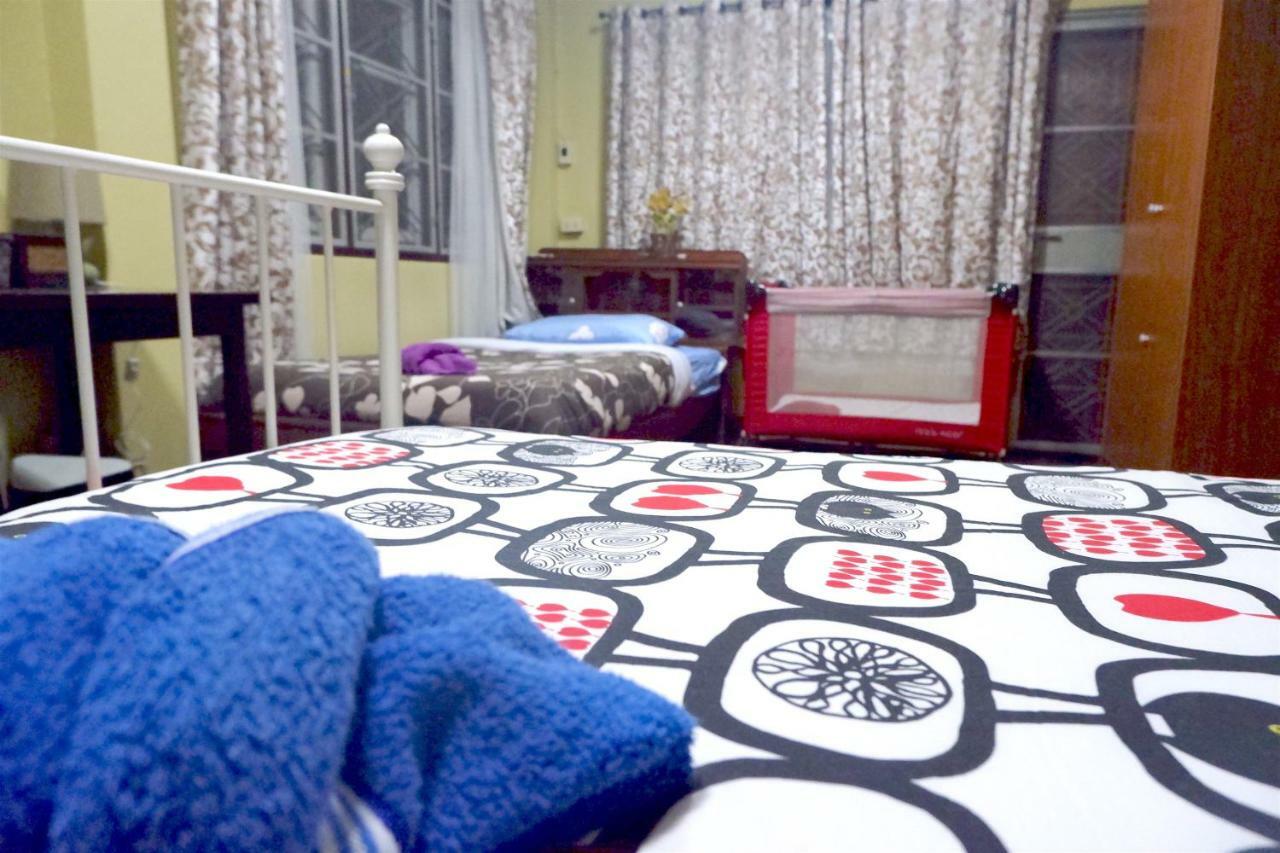 Mon Lodge & Yoga Donmueang Bangkok Bagian luar foto